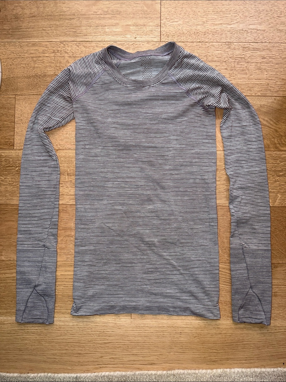 Lululemon Swiftly Tech Long Sleeve 2.0
Wee Are From Space White Size 2